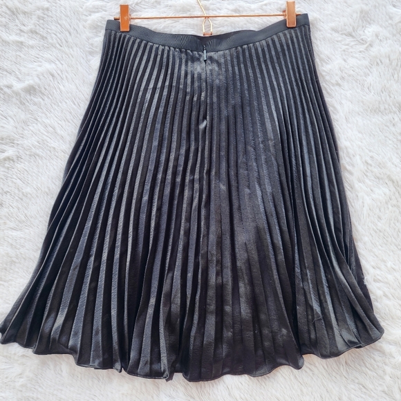 Karl Lagerfeld Black Pleated Satin Skirt - Picture 10 of 12